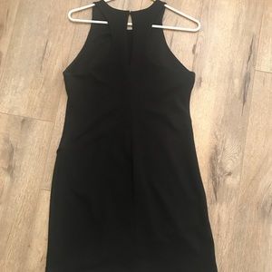 Black simple dress.